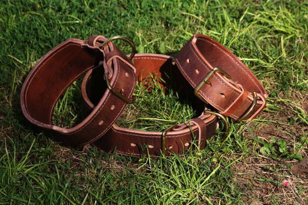 handgenähte Lederhalsbänder