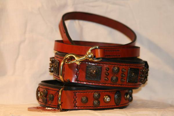 handgenähte Schmuckhalsbänder aus Leder